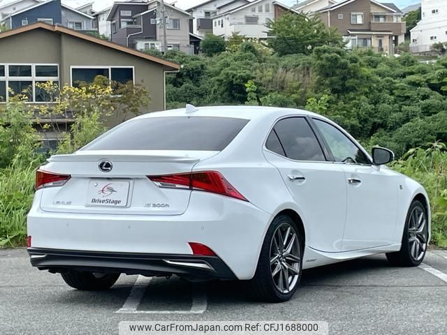 lexus is 2017 CFJ1688000 image 2