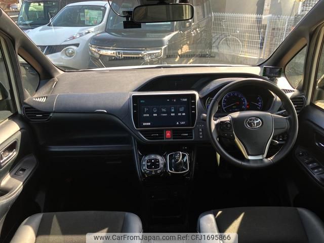 toyota noah 2017 CFJ1695866 image 2