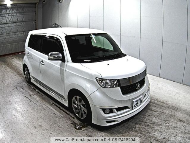 トヨタbB関連BOOK bB（トヨタ）の歴代モデル・グレード別カタログ情報｜中古車