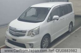 toyota noah 2012 -TOYOTA--Noah DBA-ZRR70W--ZRR70-0493190---TOYOTA--Noah DBA-ZRR70W--ZRR70-0493190-