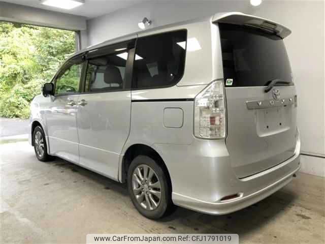 toyota voxy 2010 CFJ1791019 image 2