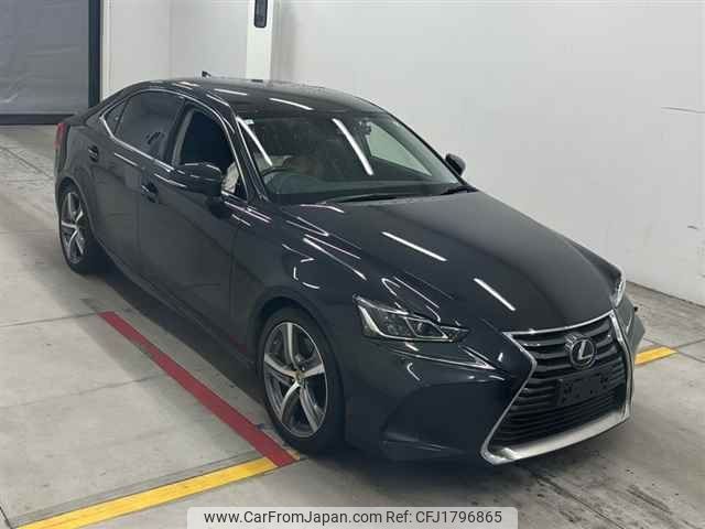 lexus is 2017 CFJ1796865 image 1