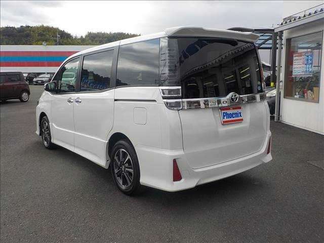 toyota voxy 2018 683103-212-1235215 image 2