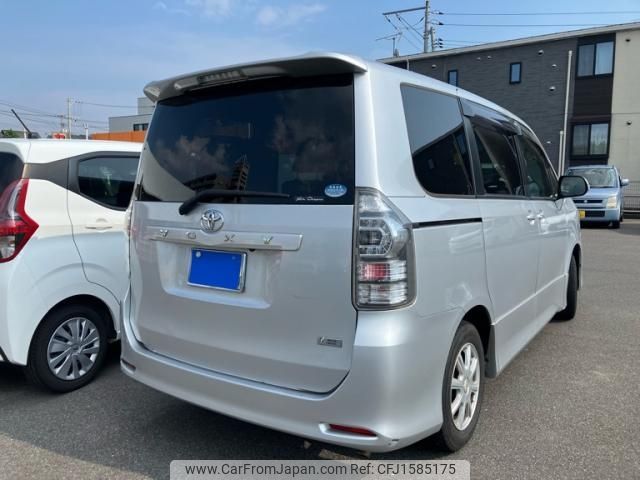toyota voxy 2013 CFJ1585175 image 2