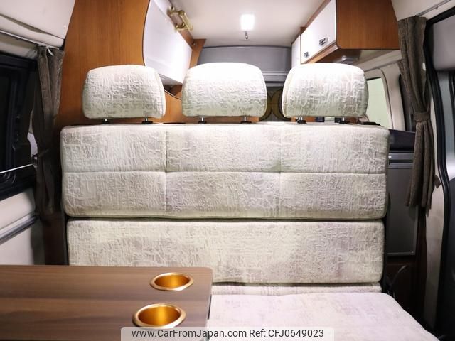 nissan nv350-caravan-van 2015 GOO_JP_700030304130250112001 image 2