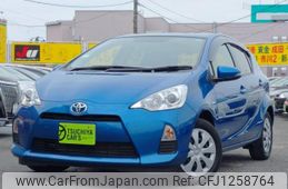 toyota aqua 2013 -TOYOTA--AQUA DAA-NHP10--NHP10-6204074---TOYOTA--AQUA DAA-NHP10--NHP10-6204074-