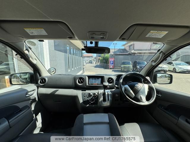 nissan nv350-caravan-van 2017 CFJ1765575 image 2