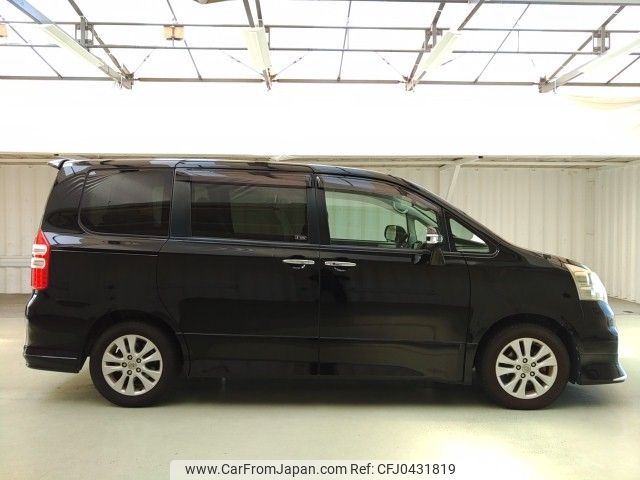 toyota noah 2011 ENHANCEAUTO_1_ea290570 image 2