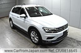 volkswagen tiguan 2020 -VOLKSWAGEN--VW Tiguan 5NCZD-WVGZZZ5NZKW858240---VOLKSWAGEN--VW Tiguan 5NCZD-WVGZZZ5NZKW858240-