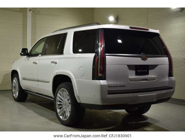 cadillac escalade 2018 CFJ1830901 image 2