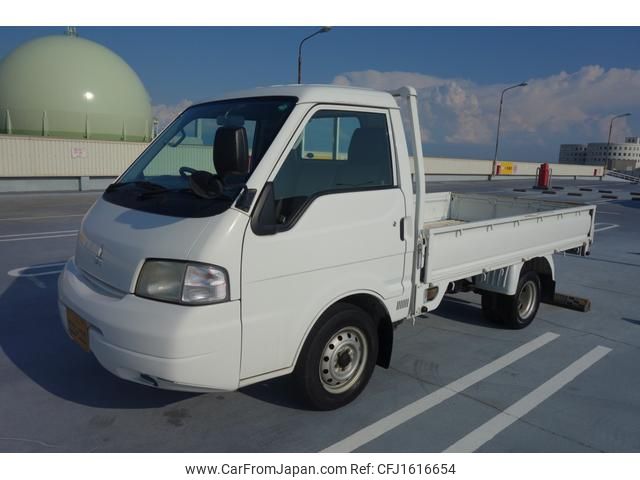 mitsubishi delica-truck 2005 CFJ1616654 image 2