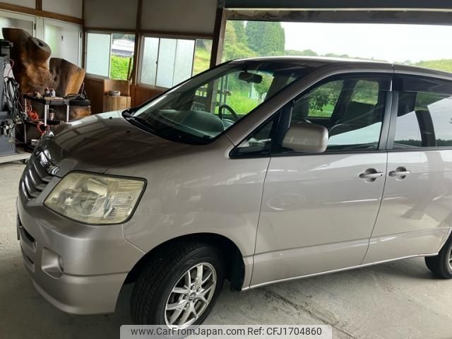 toyota noah 2003 CFJ1704860 image 2