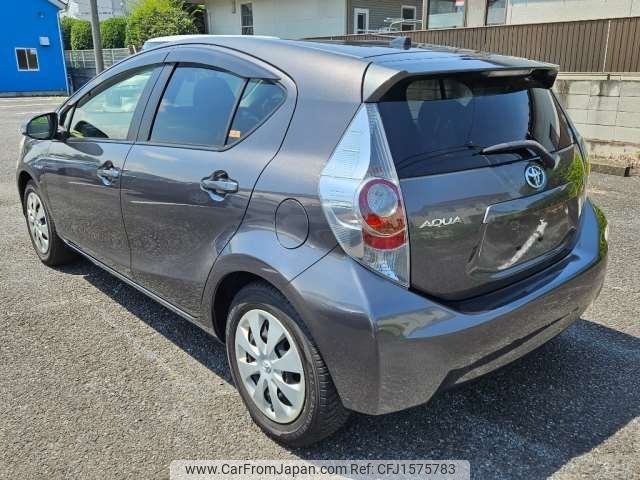toyota aqua 2012 CFJ1575783 image 2