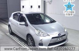 toyota aqua 2013 -TOYOTA--AQUA NHP10-6189452---TOYOTA--AQUA NHP10-6189452-