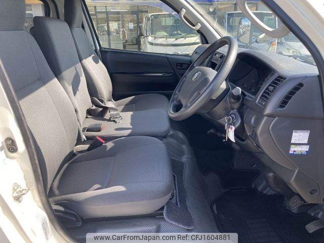 toyota hiace-van 2016 CFJ1604881 image 2
