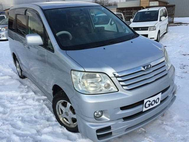 toyota noah 2003 0303466A30151223W008 image 2