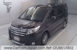 toyota-noah-2014-9522-car_4497eff4-5373-454c-ba85-fcf9bfa9f4dc