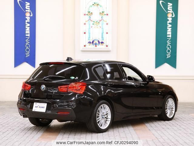 bmw 1-series 2018 quick_quick_1S20_WBA1S520905K17104 image 2