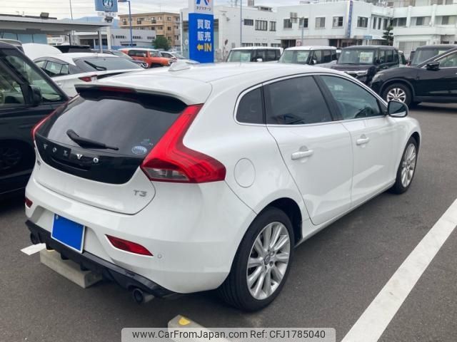 volvo v40 2015 CFJ1785040 image 2