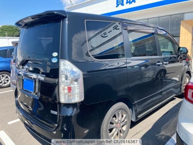 toyota voxy 2011 CFJ1616387 image 2