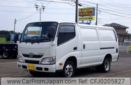 toyota dyna-truck 2013 REALMOTOR_N9024070027F-90