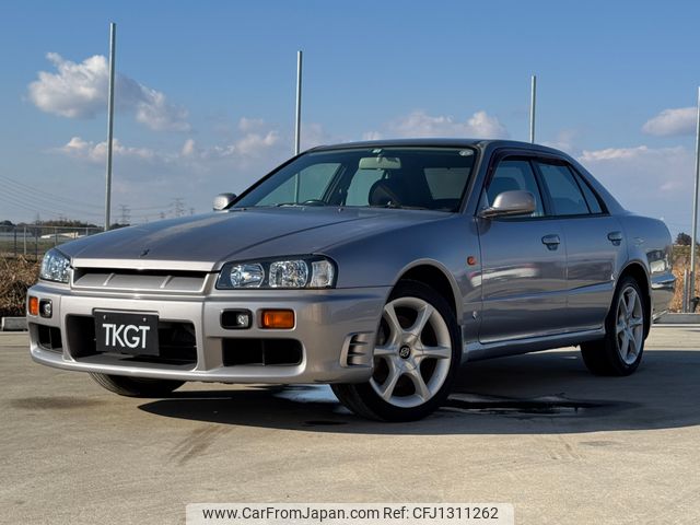 nissan skyline 2000 1300051 image 1
