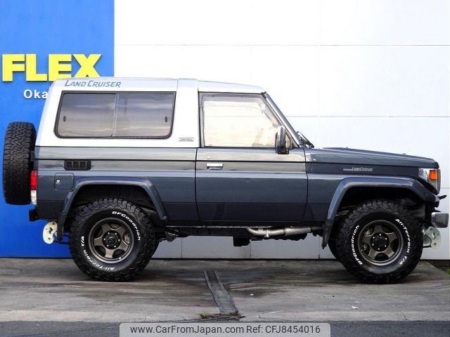 car_244ff674-b025-44a3-9cbe-