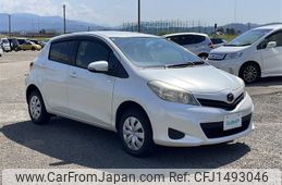 toyota vitz 2013 CFJ1493046