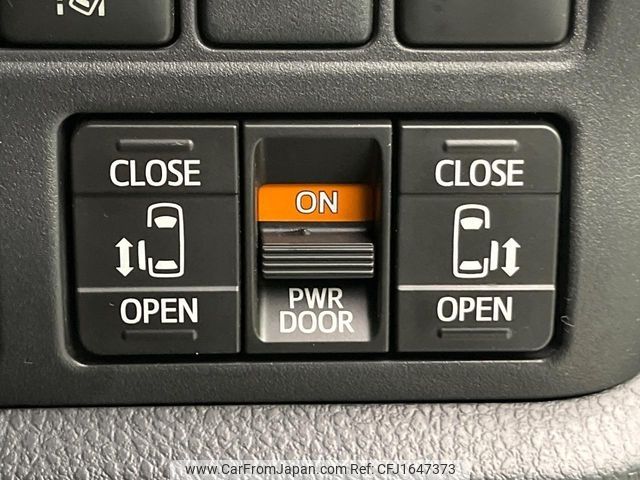 toyota esquire 2017 CFJ1647373 image 2