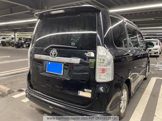 toyota voxy 2010 CFJ1832810 image 2