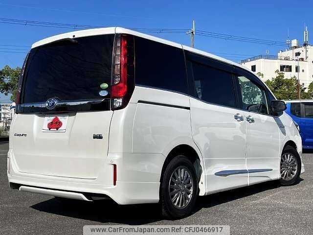 toyota esquire 2015 504928-925928 image 2