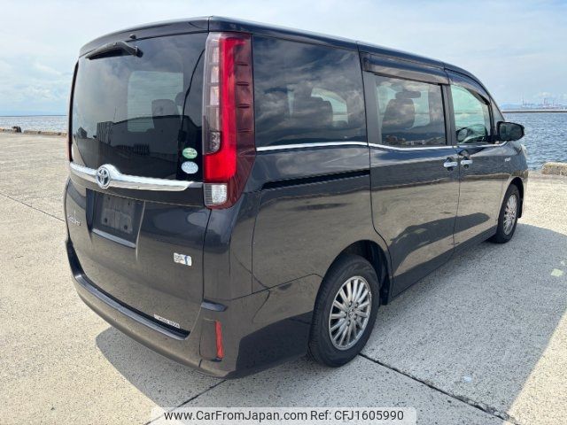 toyota esquire 2014 CFJ1605990 image 2