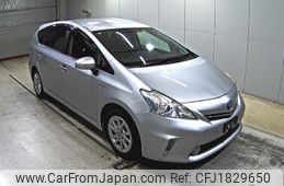 toyota prius-α 2013 CFJ1829650