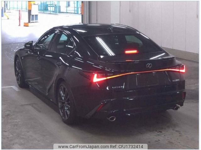 lexus is 2022 CFJ1732414 image 2