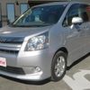 toyota noah 2010 GOO_JP_700055065930201110001 image 3