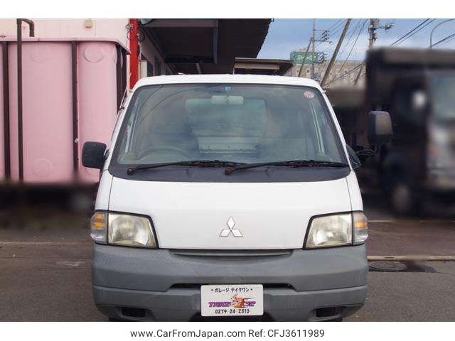 mitsubishi delica-truck 2001 GOO_NET_EXCHANGE_0402387A30170813W002 image 2