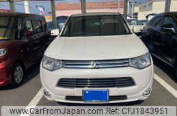 mitsubishi outlander-phev 2013 CFJ1843951