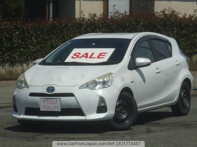 toyota aqua 2012 CFJ1773457 image 1