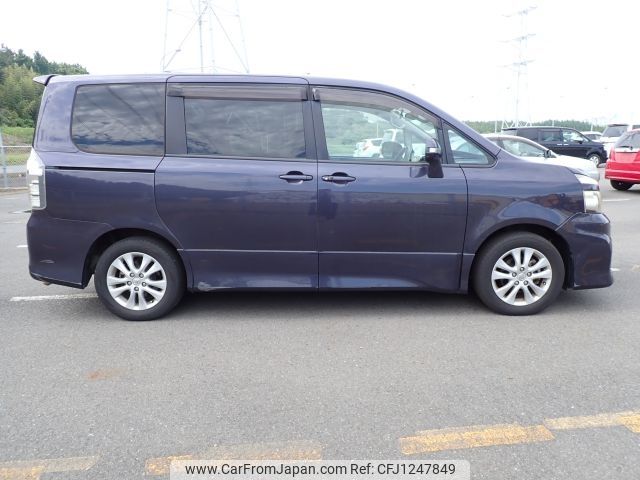 toyota voxy 2010 NIKYO_PJ93479 image 1