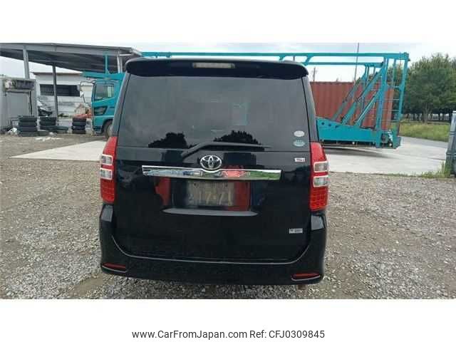 toyota noah 2011 TE4610 image 1