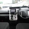 toyota voxy 2012 GOO_JP_700056043930250714004 image 2