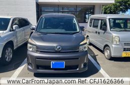 toyota voxy 2012 CFJ1626366