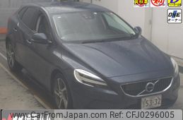 volvo v40 2017 -VOLVO--Volvo V40 MD4204T-J2457495---VOLVO--Volvo V40 MD4204T-J2457495-