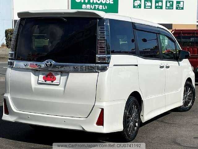 toyota voxy 2020 504928-927903 image 2