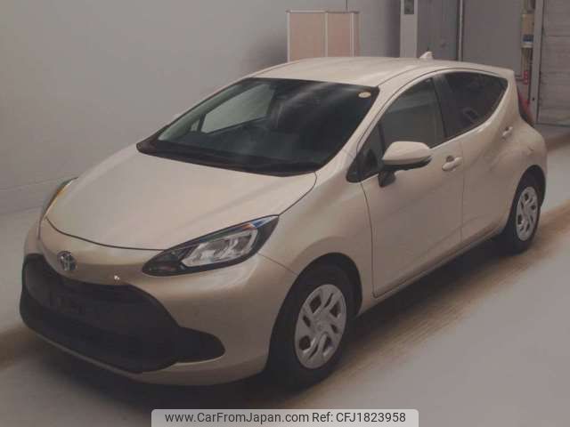 toyota aqua 2022 CFJ1823958 image 1