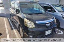 toyota noah 2010 CFJ1786538