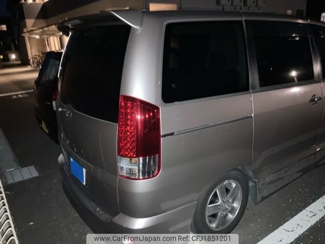 toyota voxy 2005 CFJ1851201 image 2