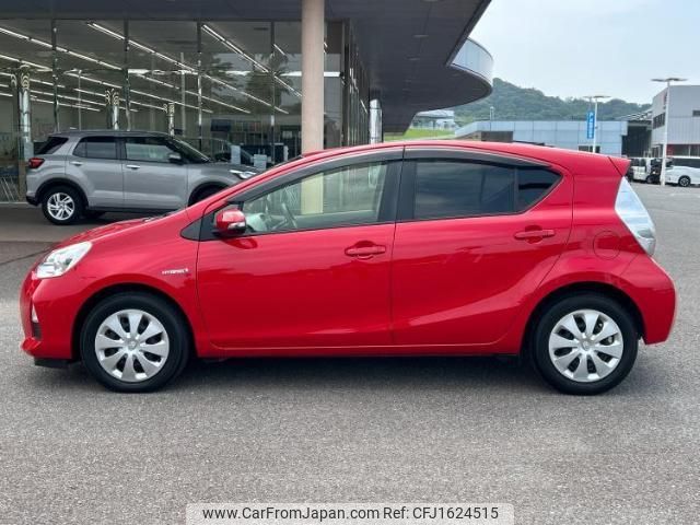 toyota aqua 2014 CFJ1624515 image 2