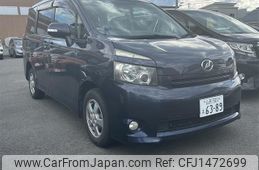 toyota voxy 2010 CFJ1472699