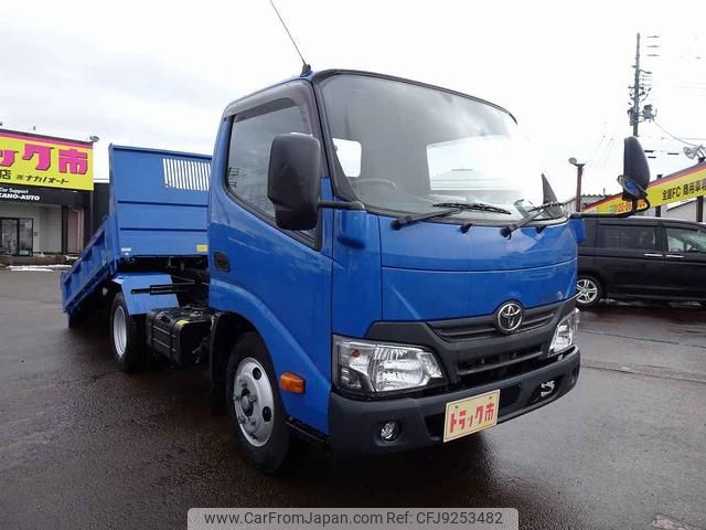 toyota dyna-truck 2017 GOO_NET_EXCHANGE_1230336A30231120W002 image 2